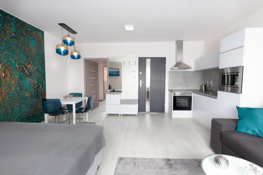 Kuchyň nebo kuchyňský kout v ubytování Trend Apartmanház -Vizslás