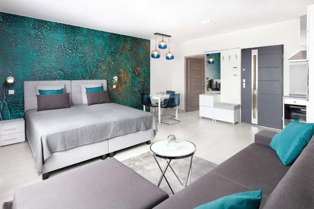 Postel nebo postele na pokoji v ubytování Trend Apartmanház -Vizslás