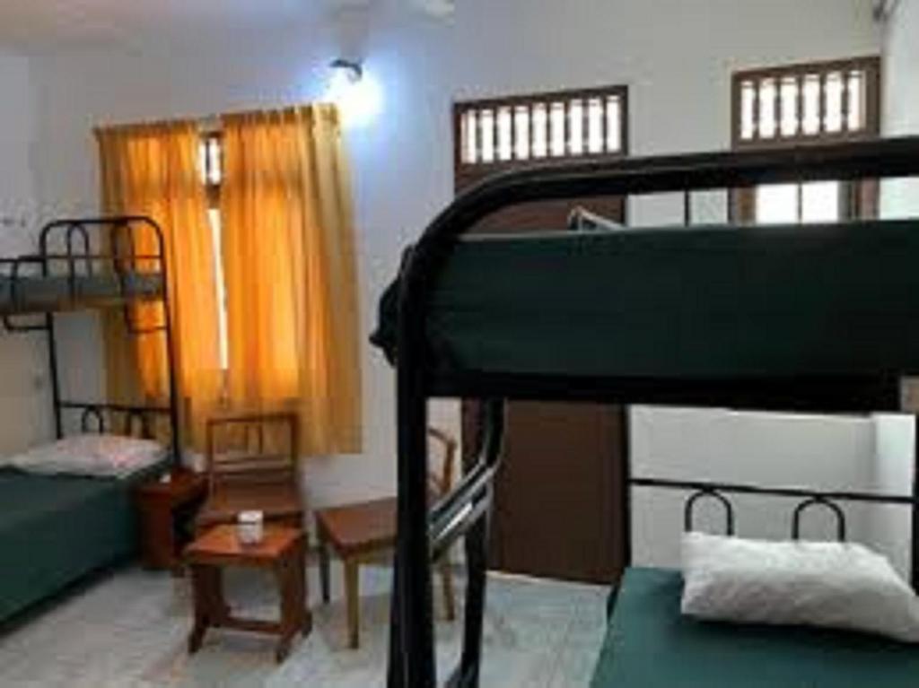 Topaz Beach Hotel - Single Bed In 6-Bed Dormitory Room With Sea View