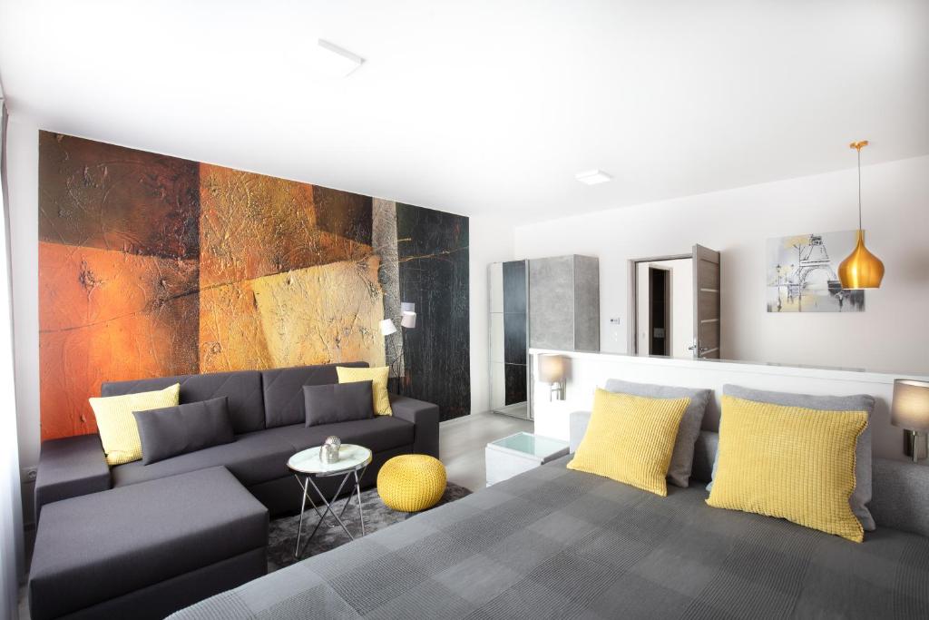 Postel nebo postele na pokoji v ubytování Trend Apartmanház -Vizslás