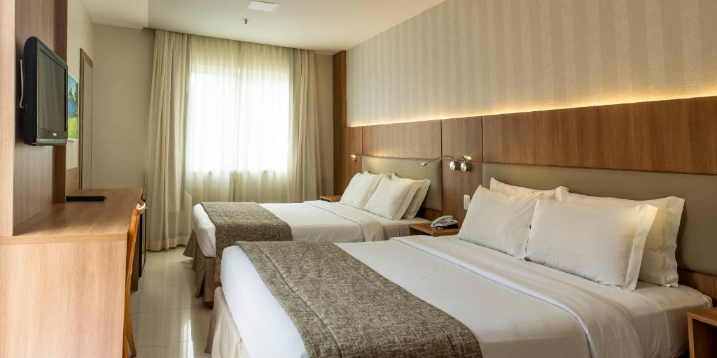 Una cama o camas en una habitación de Hotel Astoria Copacabana