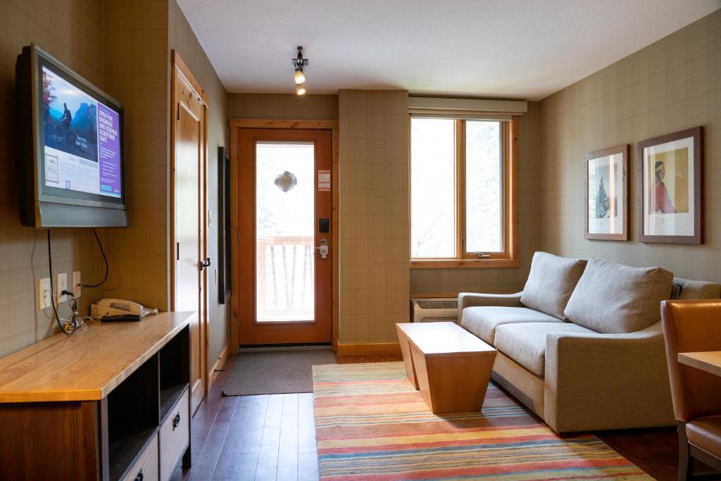 TV a/nebo společenská místnost v ubytování Fox Hotel and Suites