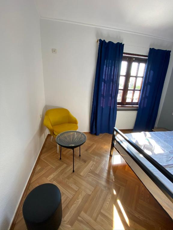 Postel nebo postele na pokoji v ubytování Red Door