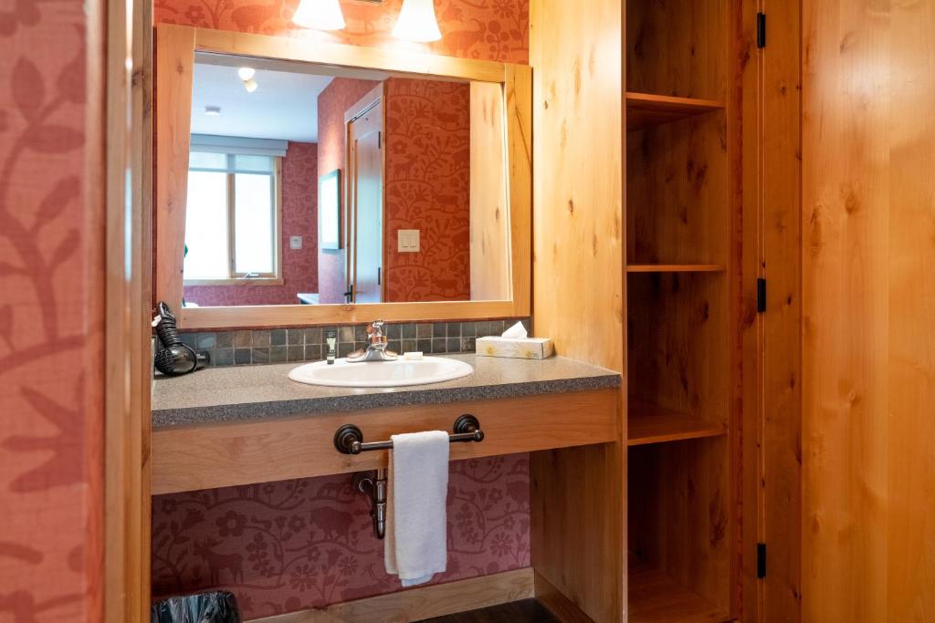 Koupelna v ubytování Fox Hotel and Suites