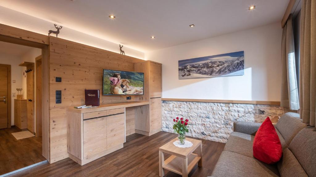 TV a/nebo společenská místnost v ubytování Apartments Schöne Aussicht