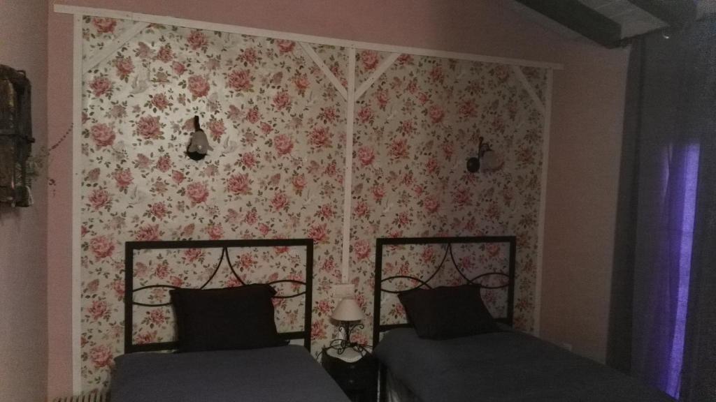 A bed or beds in a room at Hotel Rural El Marquesito Antigua Casa Carmela