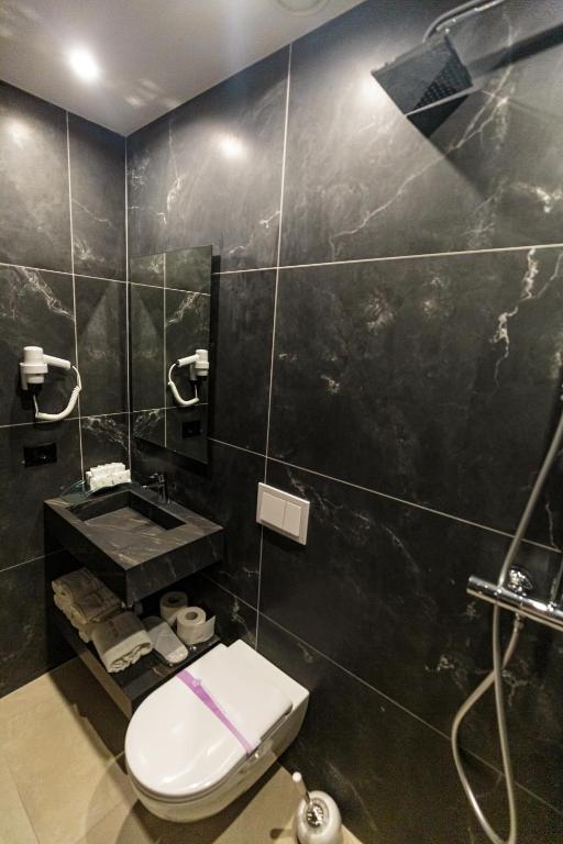 Koupelna v ubytování Real Hotel