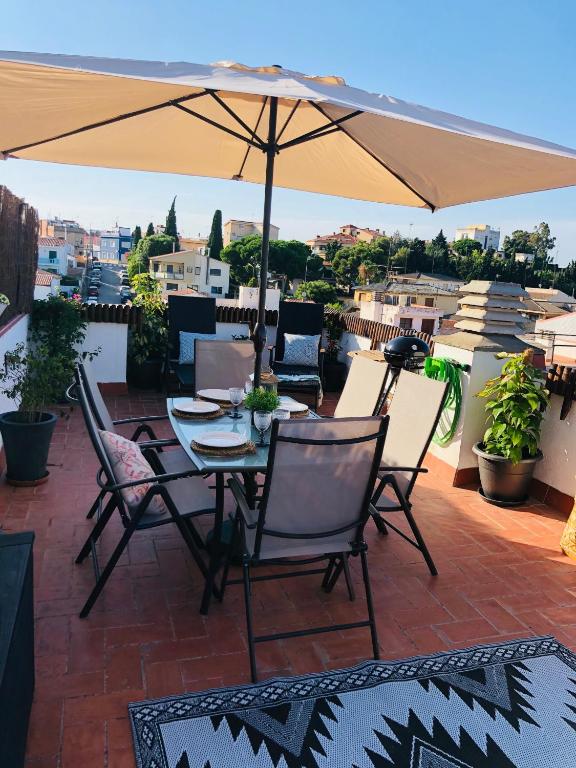 Balkón alebo terasa v ubytovaní Apartamento con terraza y piscina en Malgrat de Mar