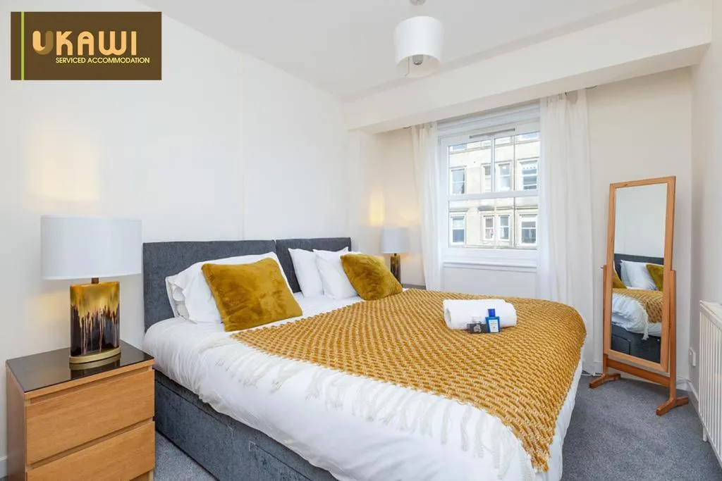 Best Value - 2 Bedroom Apartment, Upto 5 Guests with Ukawi Serviced Accommodation Edinburgh, Free Car Park & Free WiFi, Edinburgh, Marea Britanie