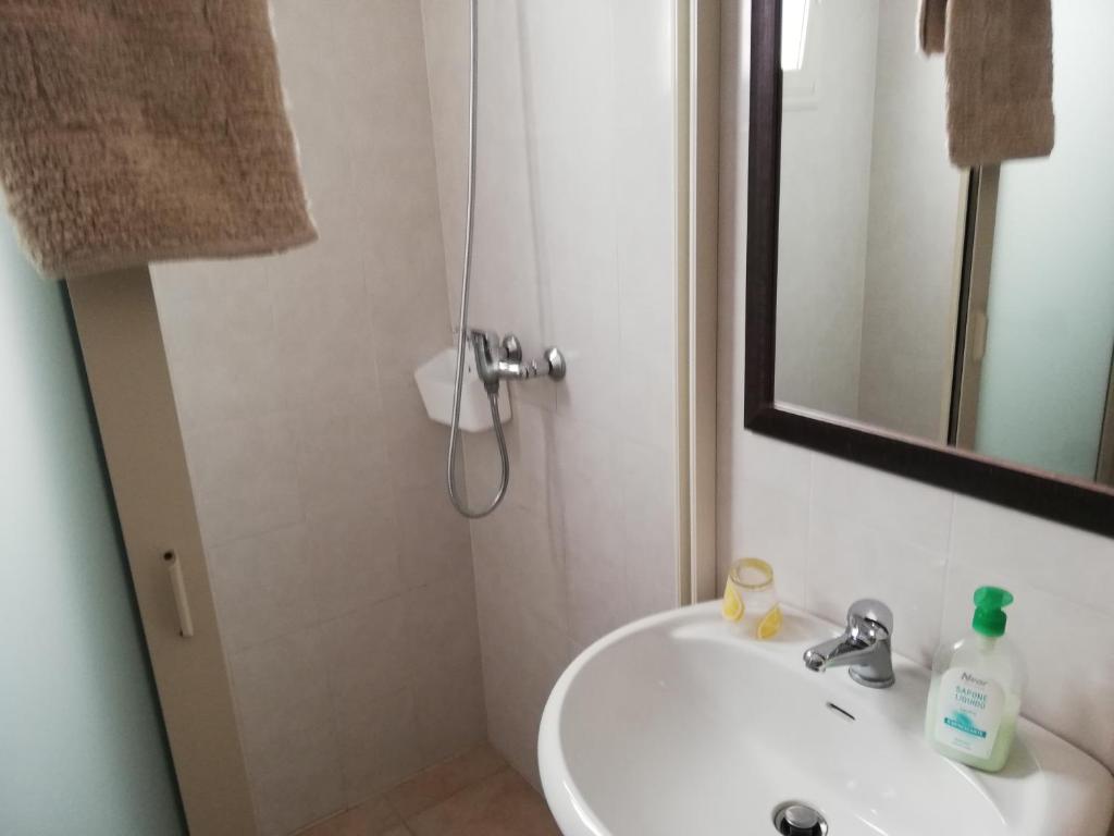 A bathroom at La Stanza Alternativa