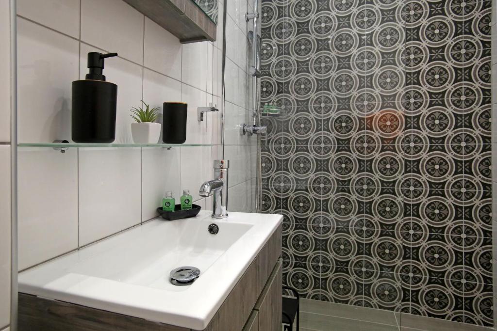 Um banheiro em Under the Aqueduct boutique house