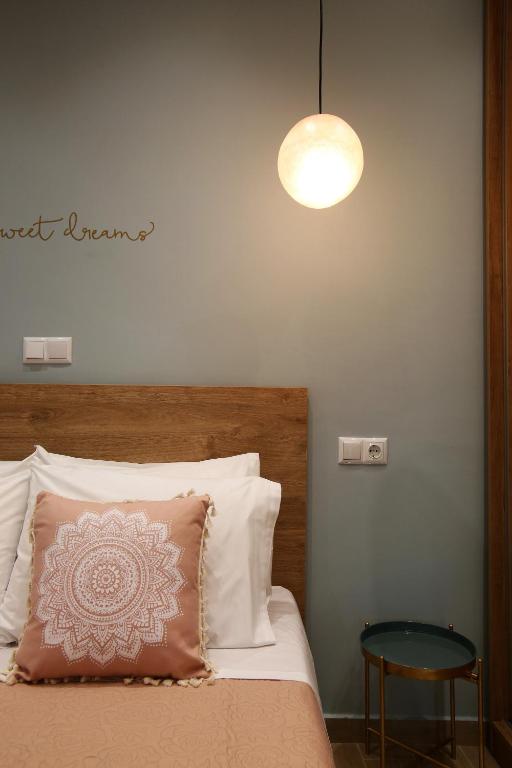 Cama ou camas em um quarto em Under the Aqueduct boutique house