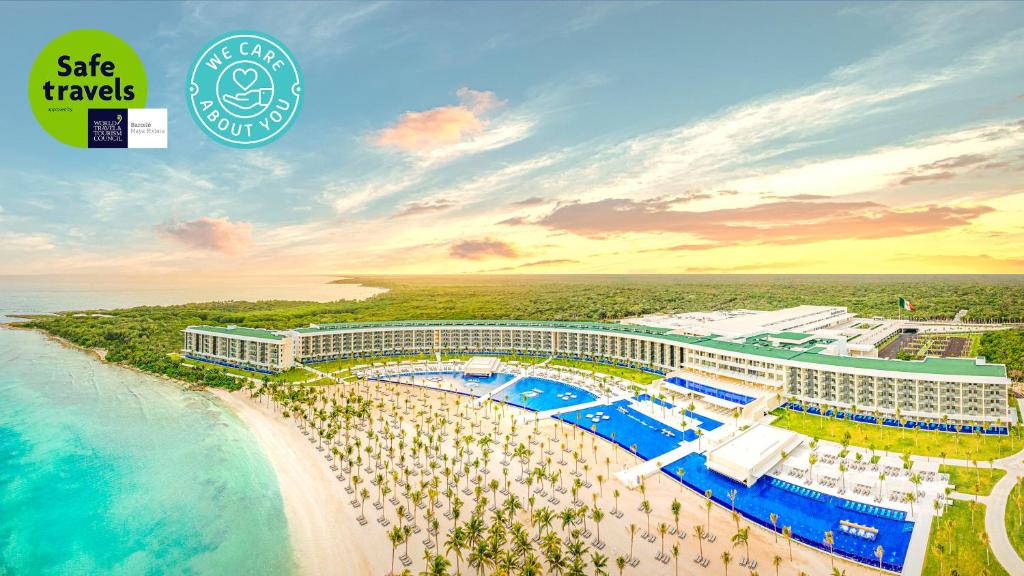 una representación aérea de un complejo en la playa en Barceló Maya Riviera - All Inclusive Adults Only, en Xpu-Ha