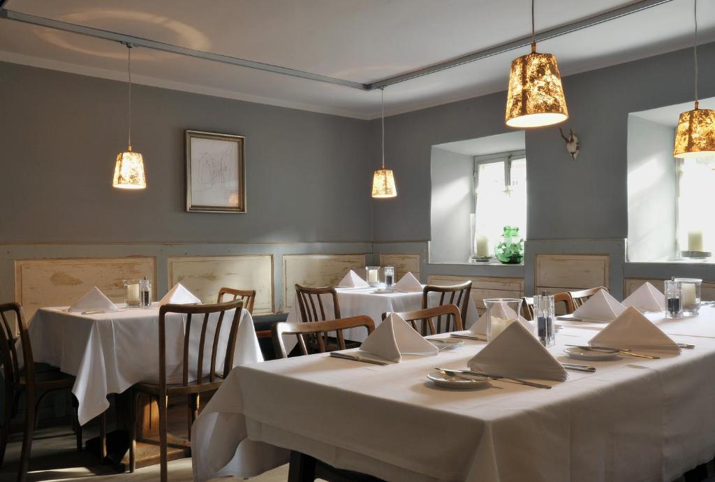 Reštaurácia alebo iné gastronomické zariadenie v ubytovaní Apartment Nester