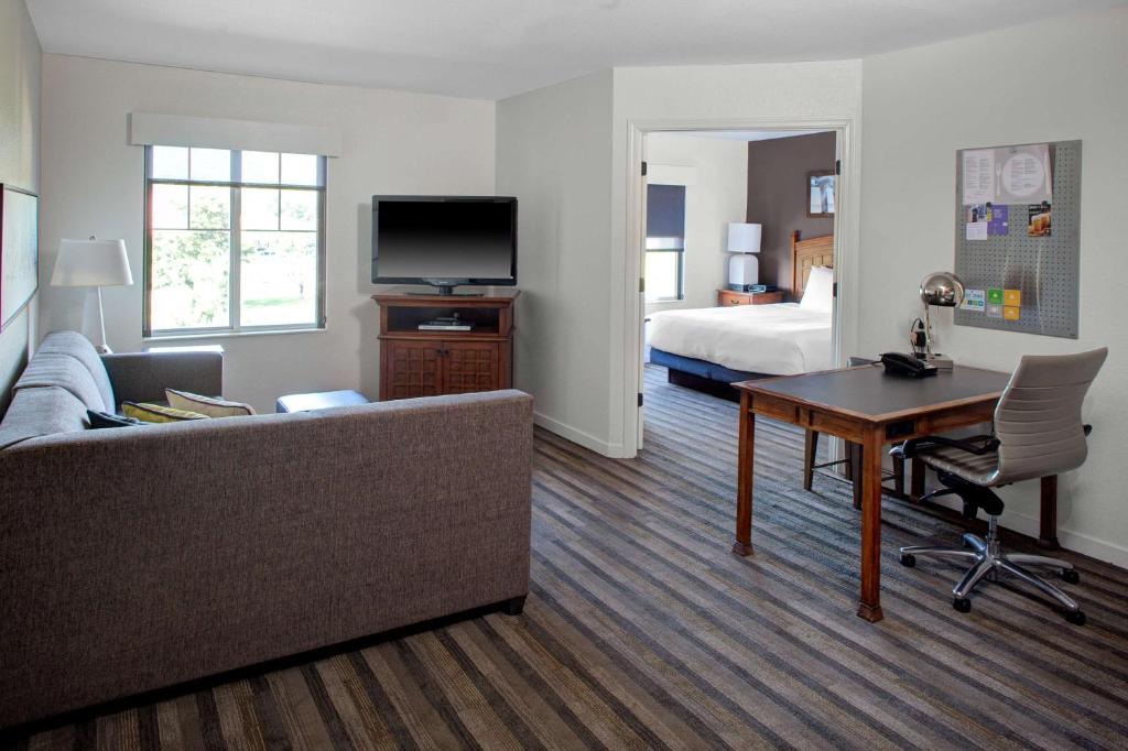 TV a/nebo společenská místnost v ubytování Hyatt House Fishkill-Poughkeepsie