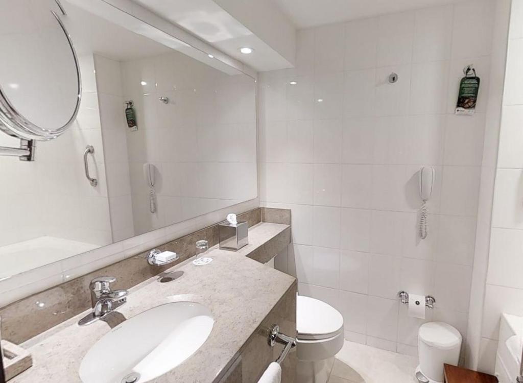 Koupelna v ubytování Hotel Estelar Suites Jones