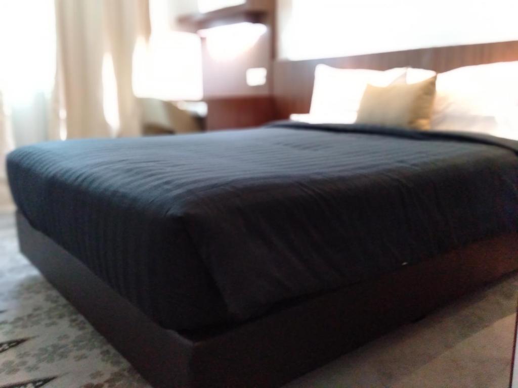 Postel nebo postele na pokoji v ubytování UTM Hotel & Residence