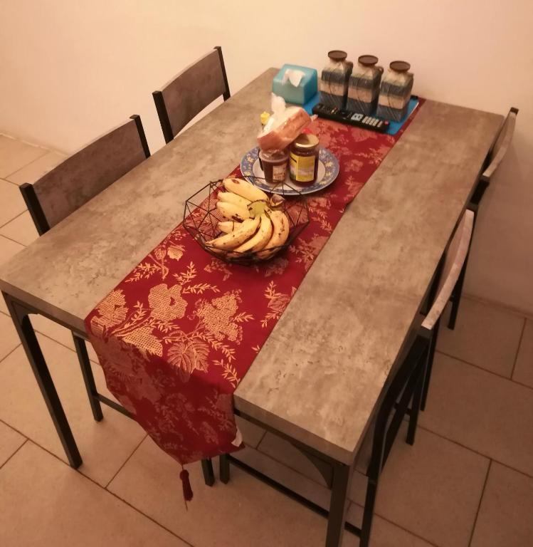 Jídlo v hostelu nebo okolí