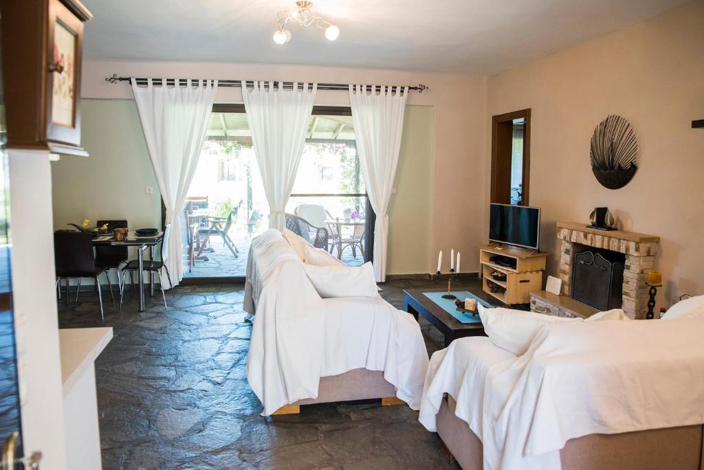 Postel nebo postele na pokoji v ubytování Eirinis House