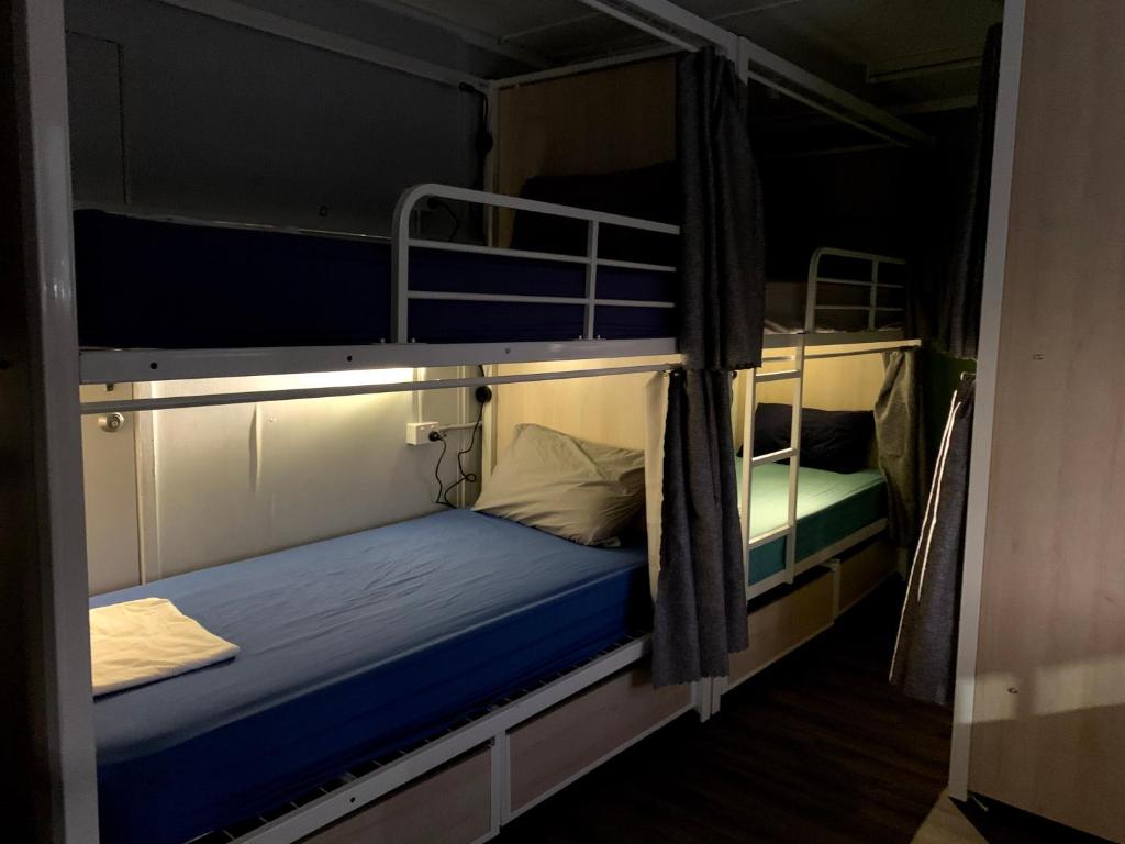 Palanda nebo palandy na pokoji v ubytování Mumma's Hostel Cairns
