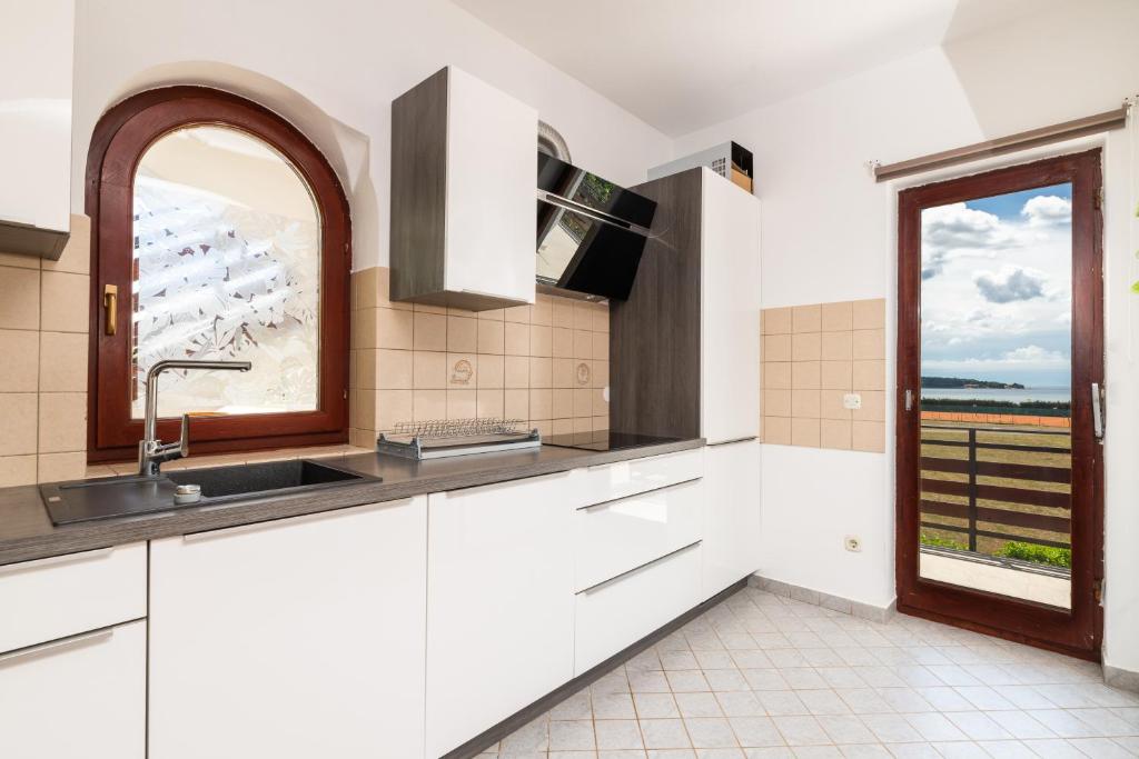 Kuchyňa alebo kuchynka v ubytovaní Apartman Petelin