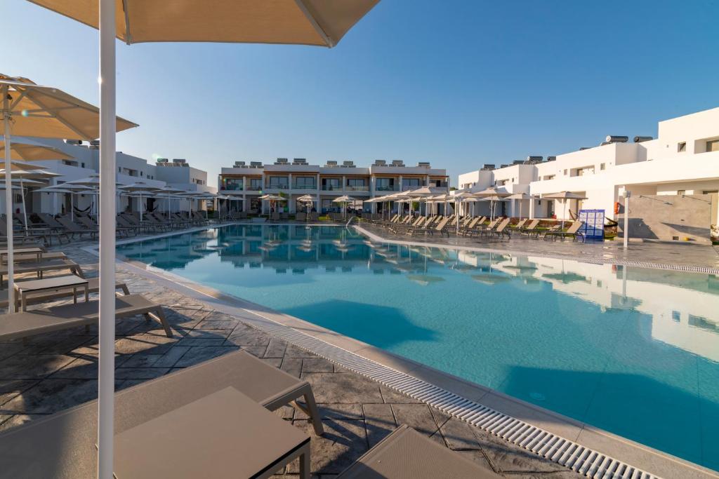 Bazén v ubytování LAMBI RESORT nebo v jeho okolí