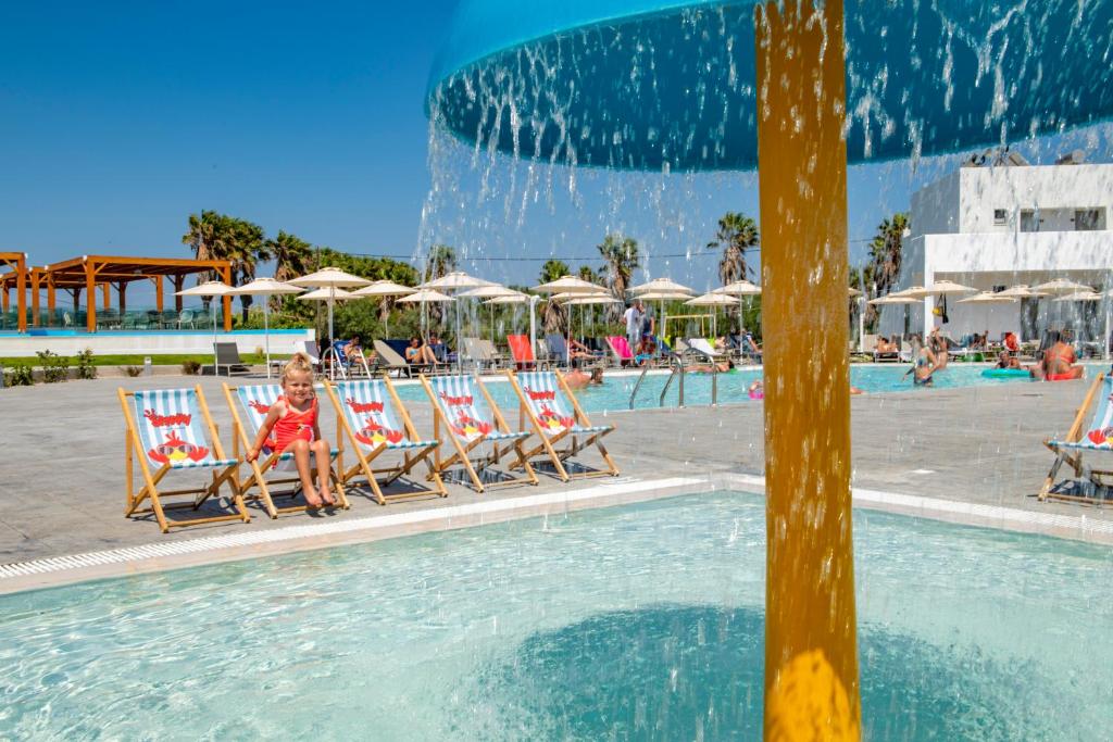 Bazén v ubytování LAMBI RESORT nebo v jeho okolí