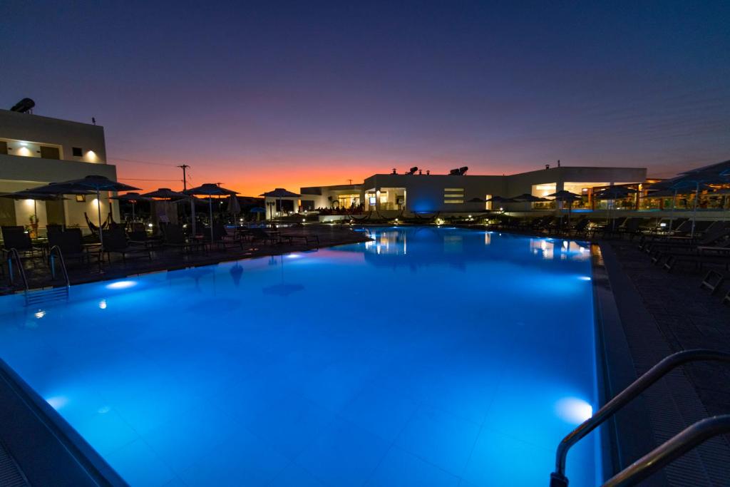 Bazén v ubytování LAMBI RESORT nebo v jeho okolí