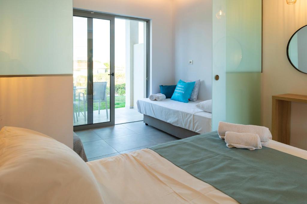Postel nebo postele na pokoji v ubytování LAMBI RESORT