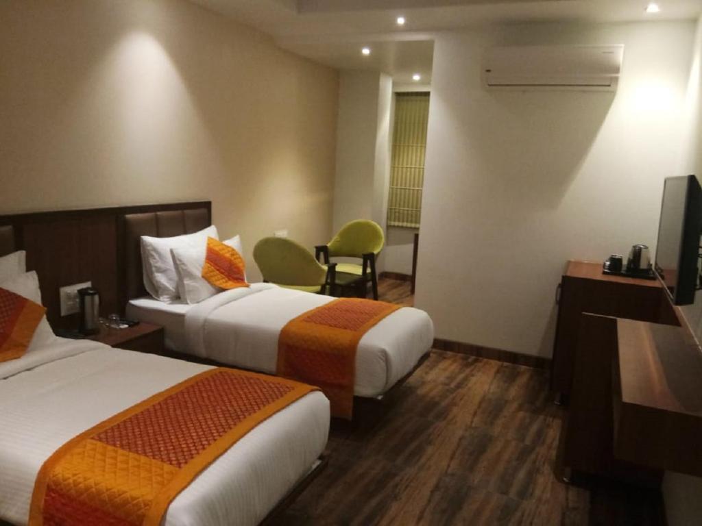 Postel nebo postele na pokoji v ubytování Hotel Taj Heights