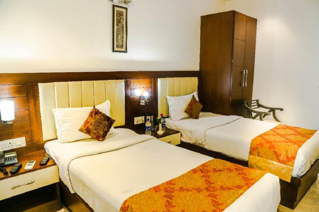 Postel nebo postele na pokoji v ubytování Hotel Taj Heights