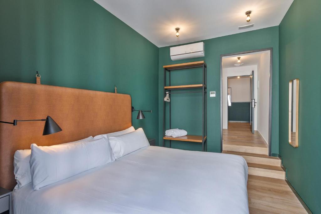 Postel nebo postele na pokoji v ubytování Uma Suites Atocha