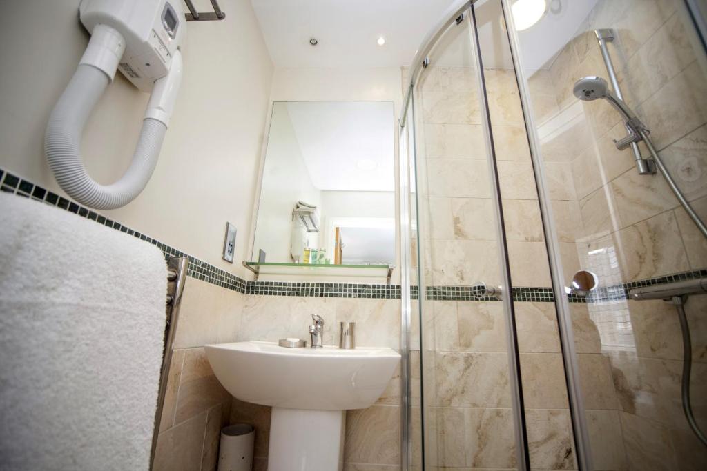 Koupelna v ubytování Ethos Hotel