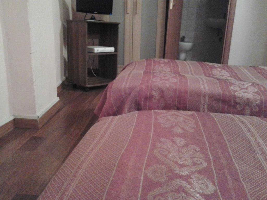 A bed or beds in a room at Hotel Perla