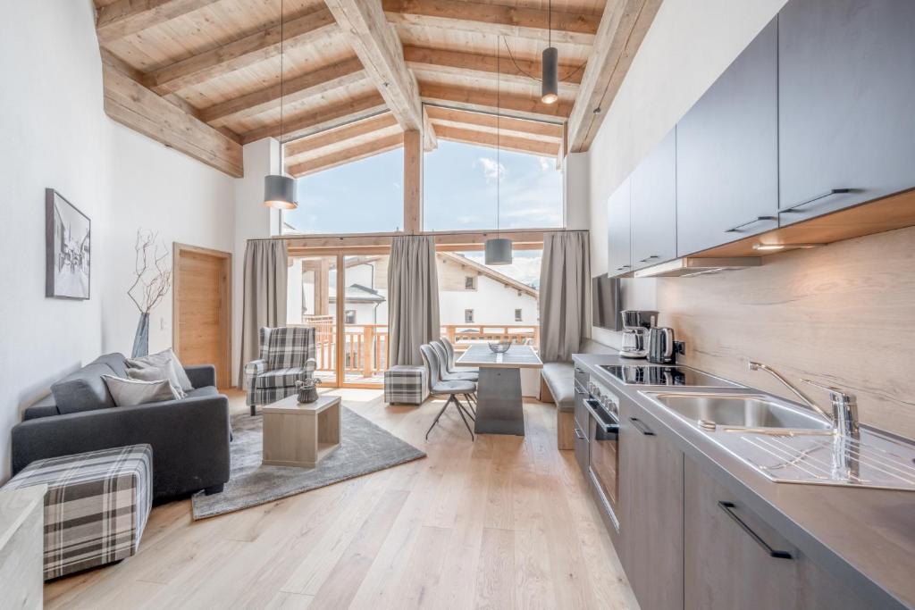 Kuchyň nebo kuchyňský kout v ubytování AlpenParks Chalet & Apartment Alpina Seefeld