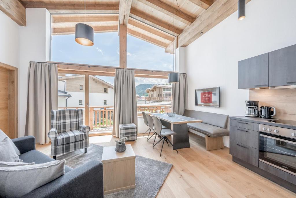 Posezení v ubytování AlpenParks Chalet & Apartment Alpina Seefeld