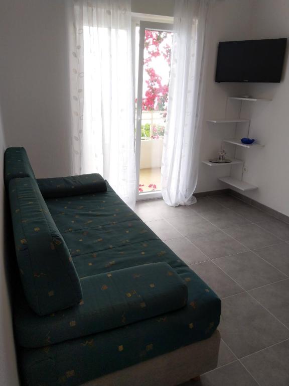 TV a/nebo společenská místnost v ubytování Apartmani Ines