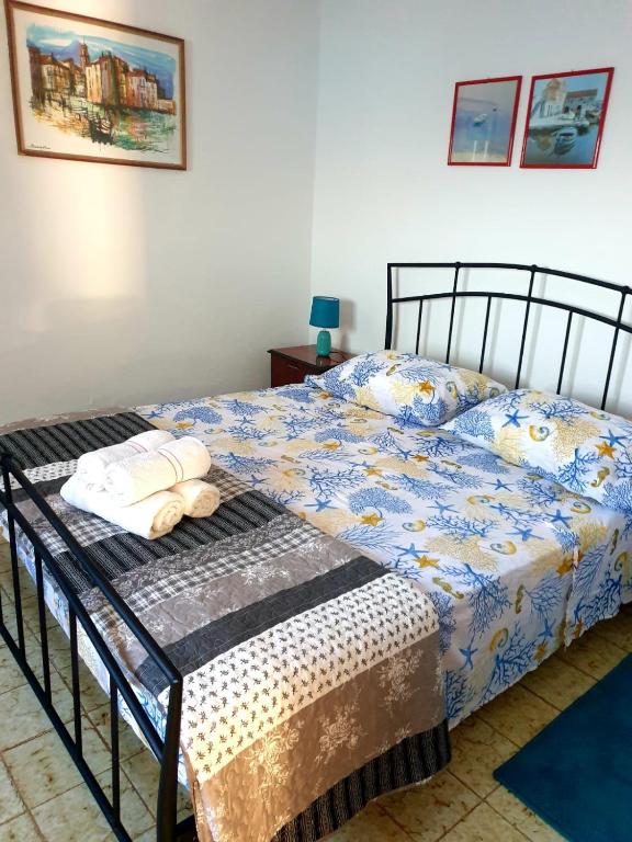 Postel nebo postele na pokoji v ubytování Apartments Galeb