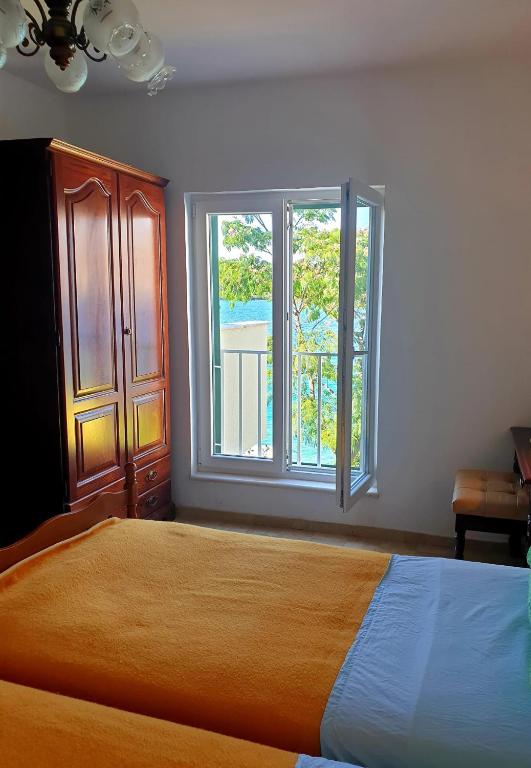 Postel nebo postele na pokoji v ubytování Apartments Galeb