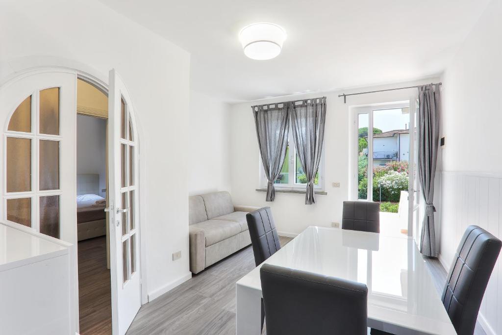 Case Sobrini - Two-Bedroom Apartment