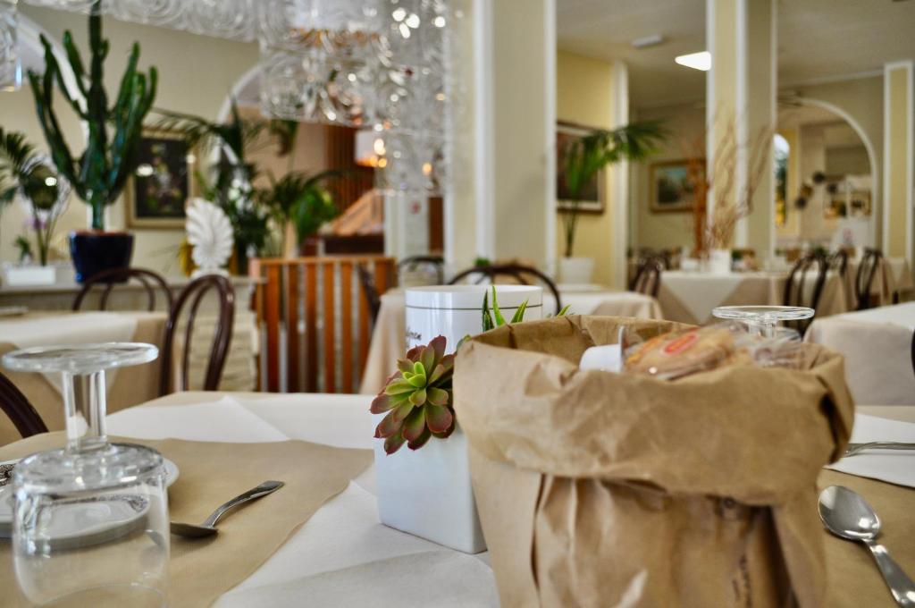 Restaurace v ubytování Hotel Corallo Garnì