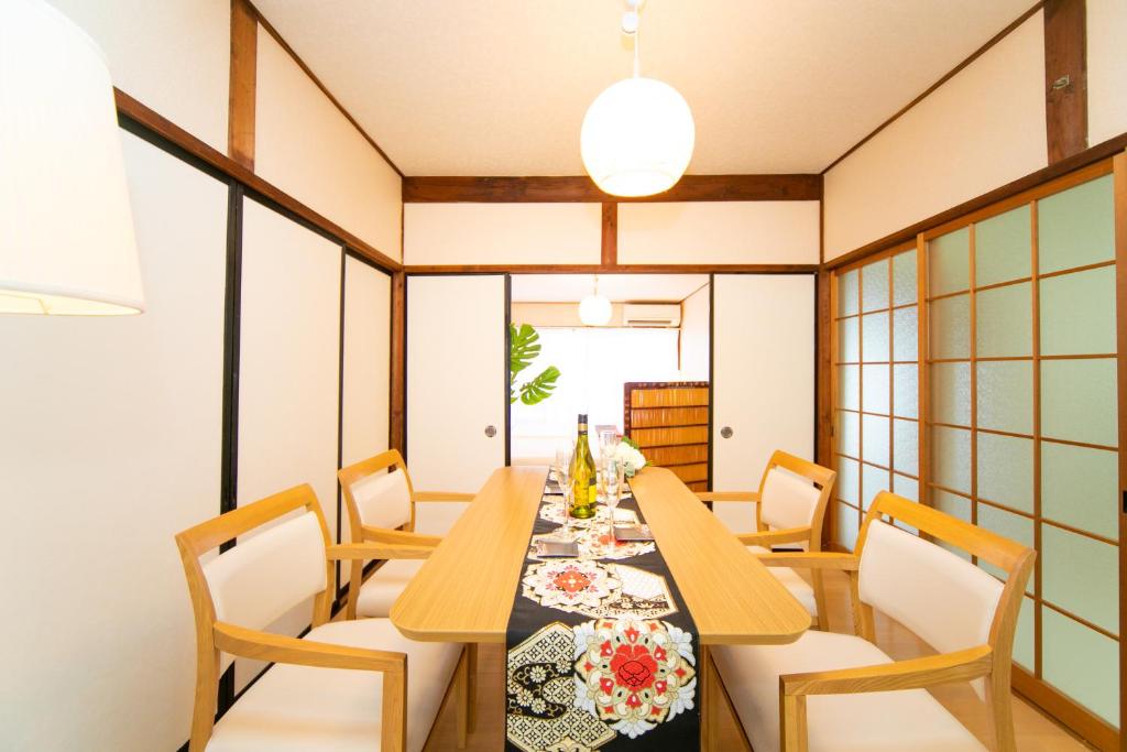 Posezení v ubytování Yokkaichi Nishishinchi Hotel