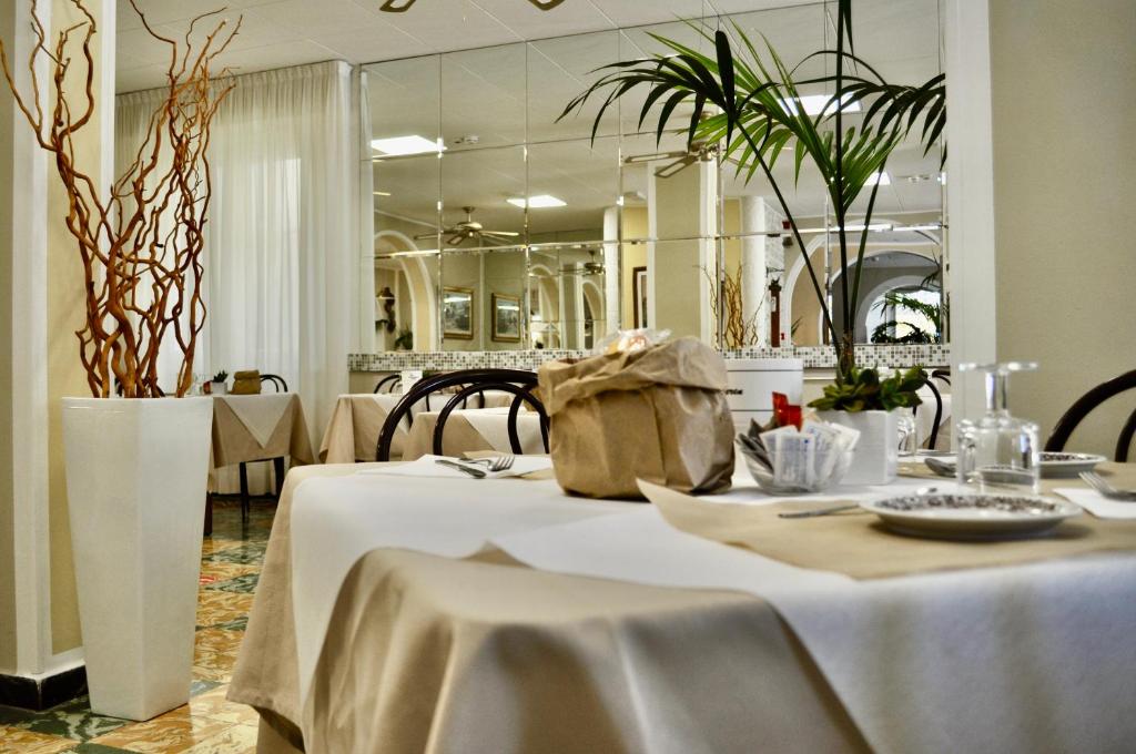 Restaurace v ubytování Hotel Corallo Garnì