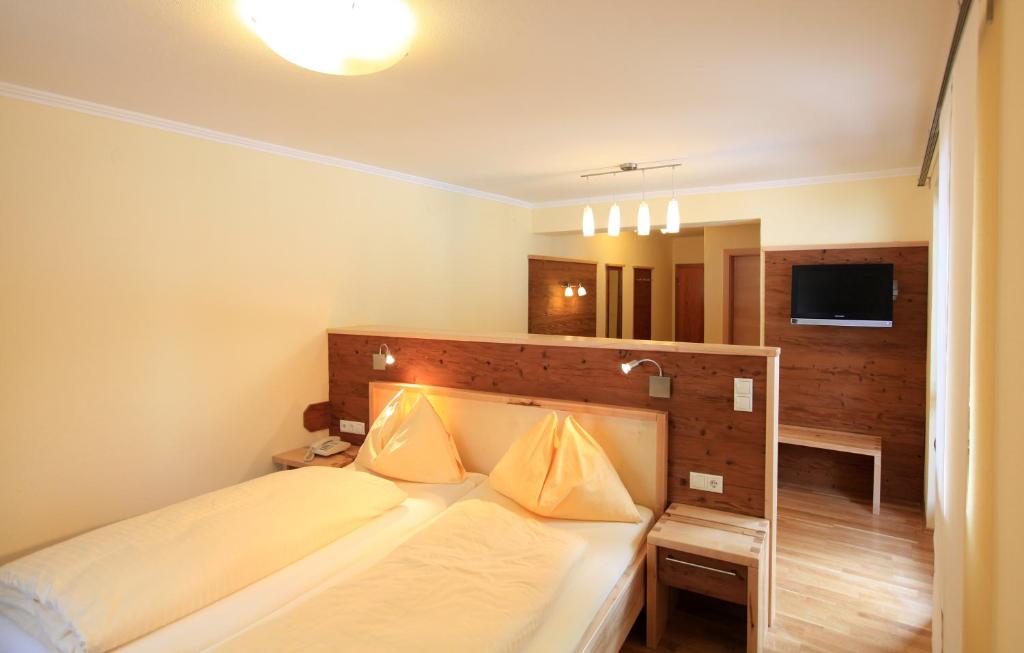 A bed or beds in a room at Naturhotel Lärchenhof