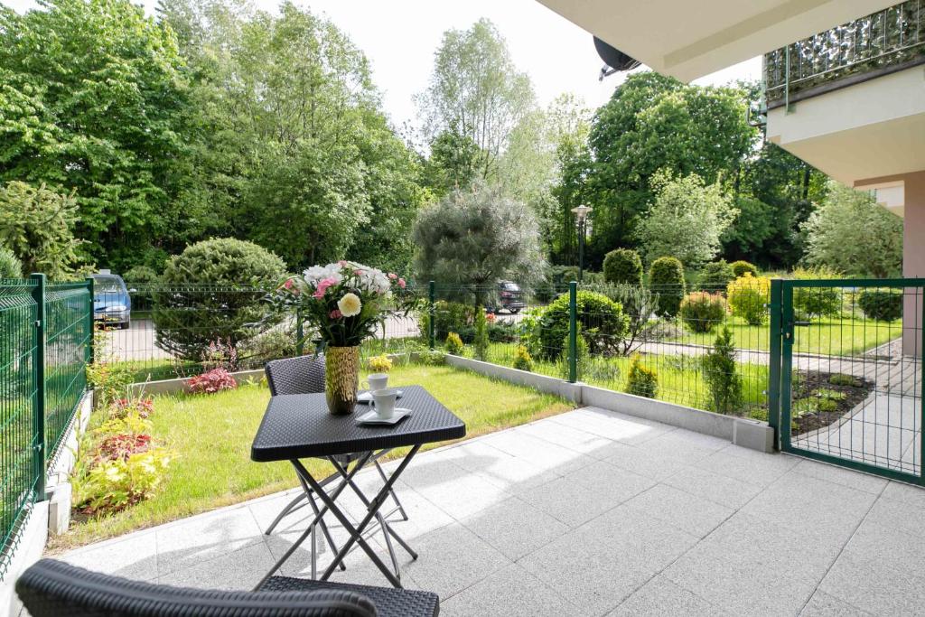 Vonkajšia záhrada v ubytovaní Apartament Garden z ogródkiem - Dream Apart