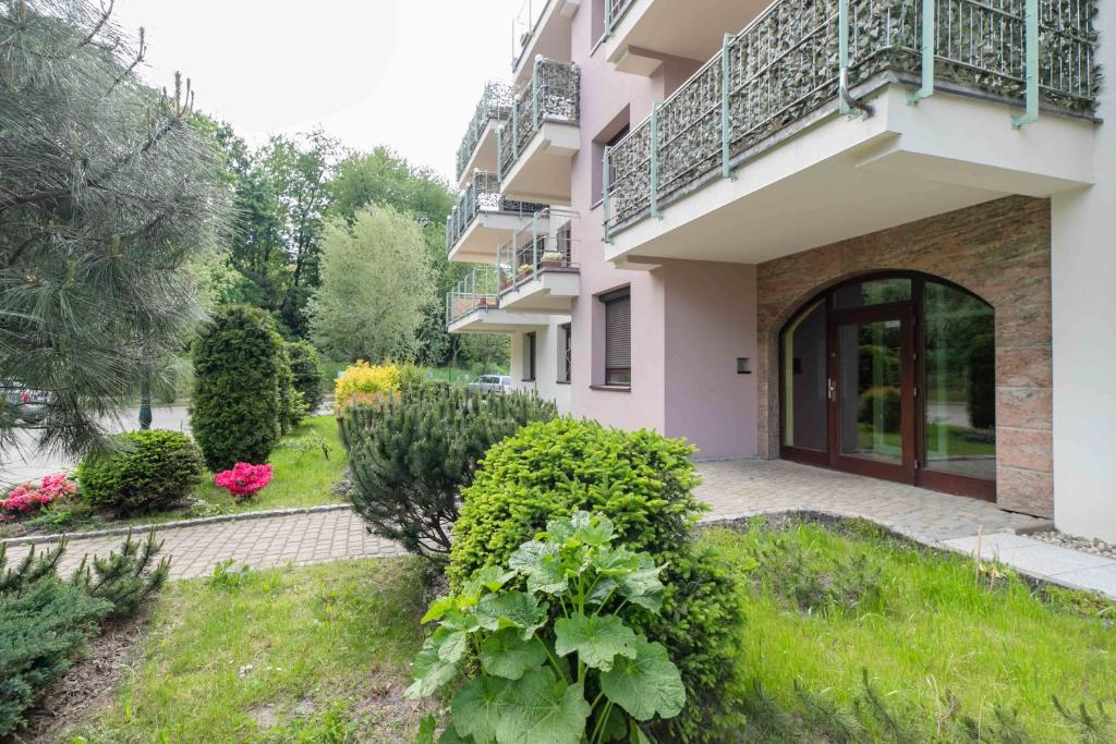 Vonkajšia záhrada v ubytovaní Apartament Garden z ogródkiem - Dream Apart