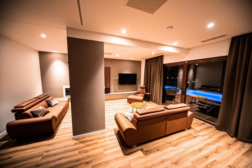 Telewizja i/lub zestaw kina domowego w obiekcie Villa Estate