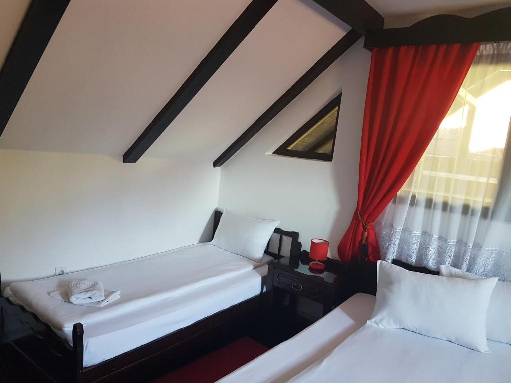 Casa cu Cerdac - Drievoudige Kamer Met Een Eigen Badkamer