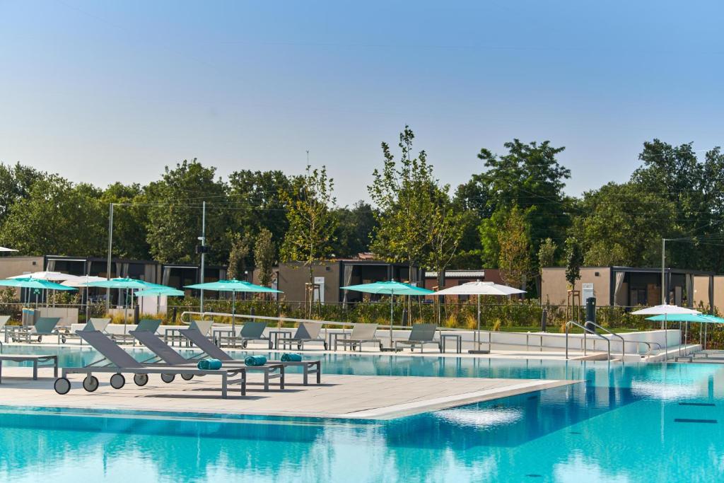 Bazén v ubytování Camping Park Umag Mobile Homes nebo v jeho okolí