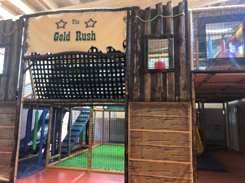 Dětský klub v ubytování Zillerglückhütte - 5 Sterne Camping Aufenfeld